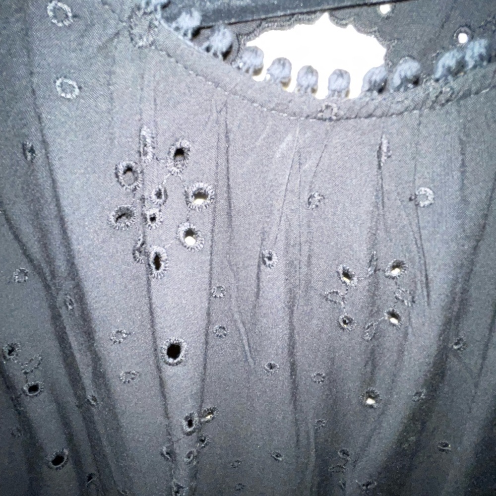 Torrid Women's Eyelet Black Top NWOT. Keyhole back 
Size 3X. Perfect for summer - Picture 3 of 6